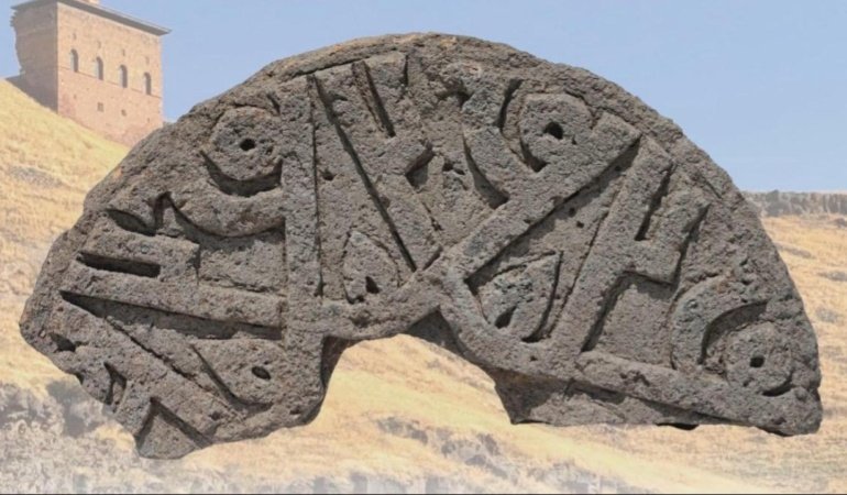 Hz. Muhammed isminin yer aldığı Selçuklu taşı bulundu