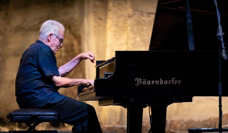 Tarihi atmosferde unutulmaz konser: Gümüşlük Müzik Festivali’nde Craig Sheppard rüzgarı