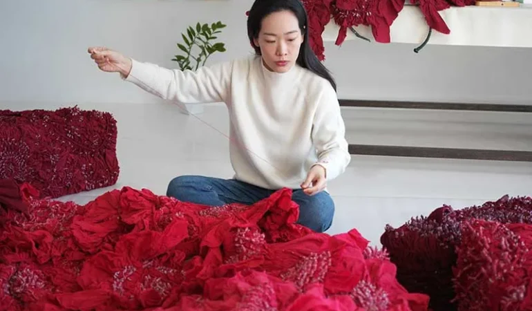 Lin Fanglu’nun “She’s Bestowed Love” Enstalasyonu The Peninsula Istanbul’da